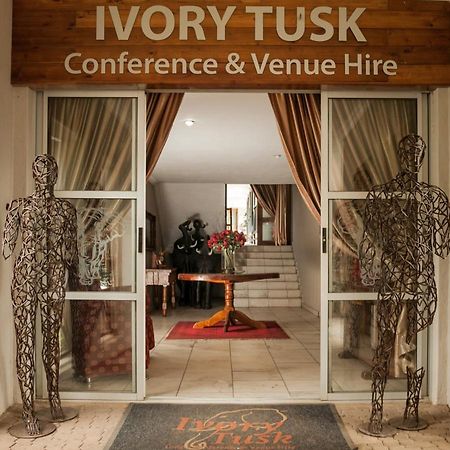 Ivory Tusk Lodge Тзанеен Экстерьер фото